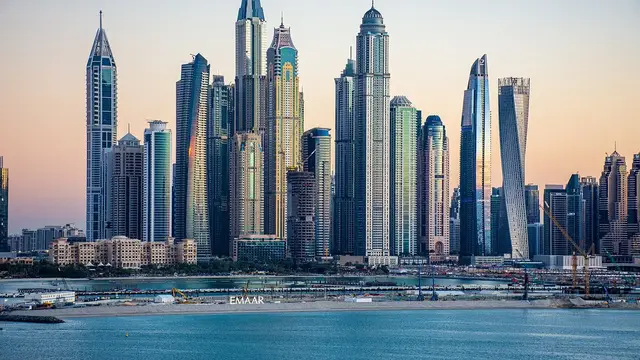 Live and Work in Dubai in 2027: Jobs, Salaries, Visas and Living Costs